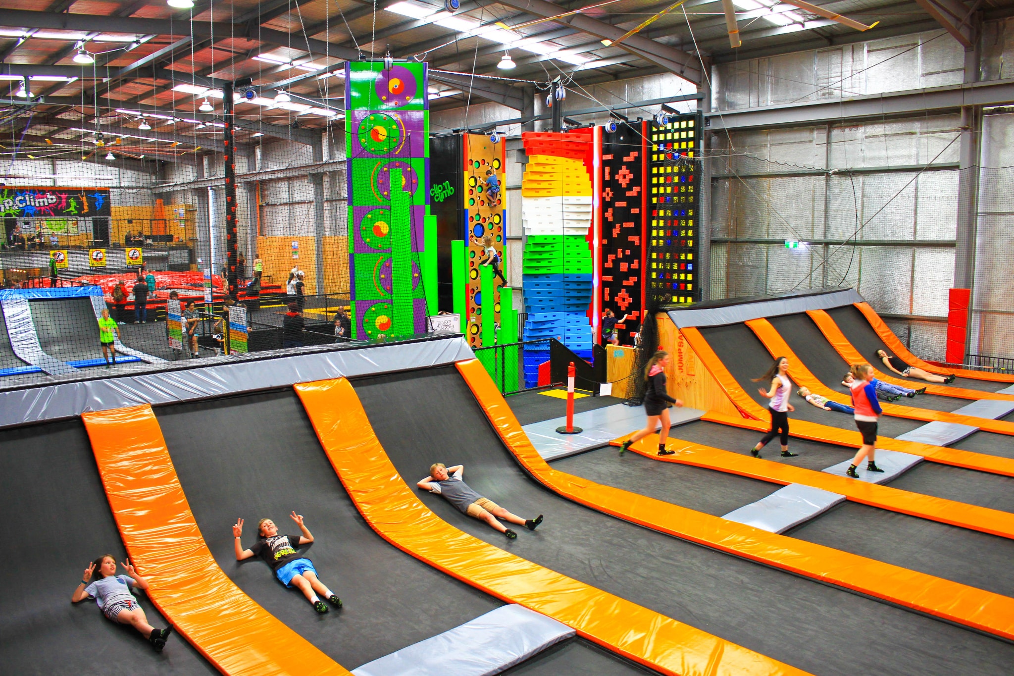 Jump Arena - Sân chơi thú vị cho cả trẻ em và người lớn